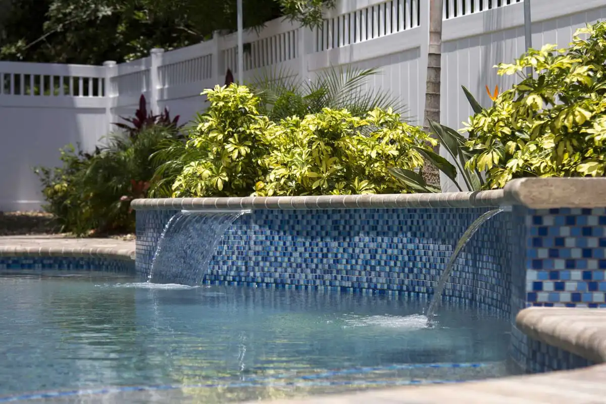 02-Close-up-of-tiled-planter-wall-with-waterfalls.jpg