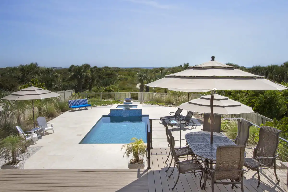 04-large-travertine-deck-allows-for-entertainment-and-relaxation.jpg