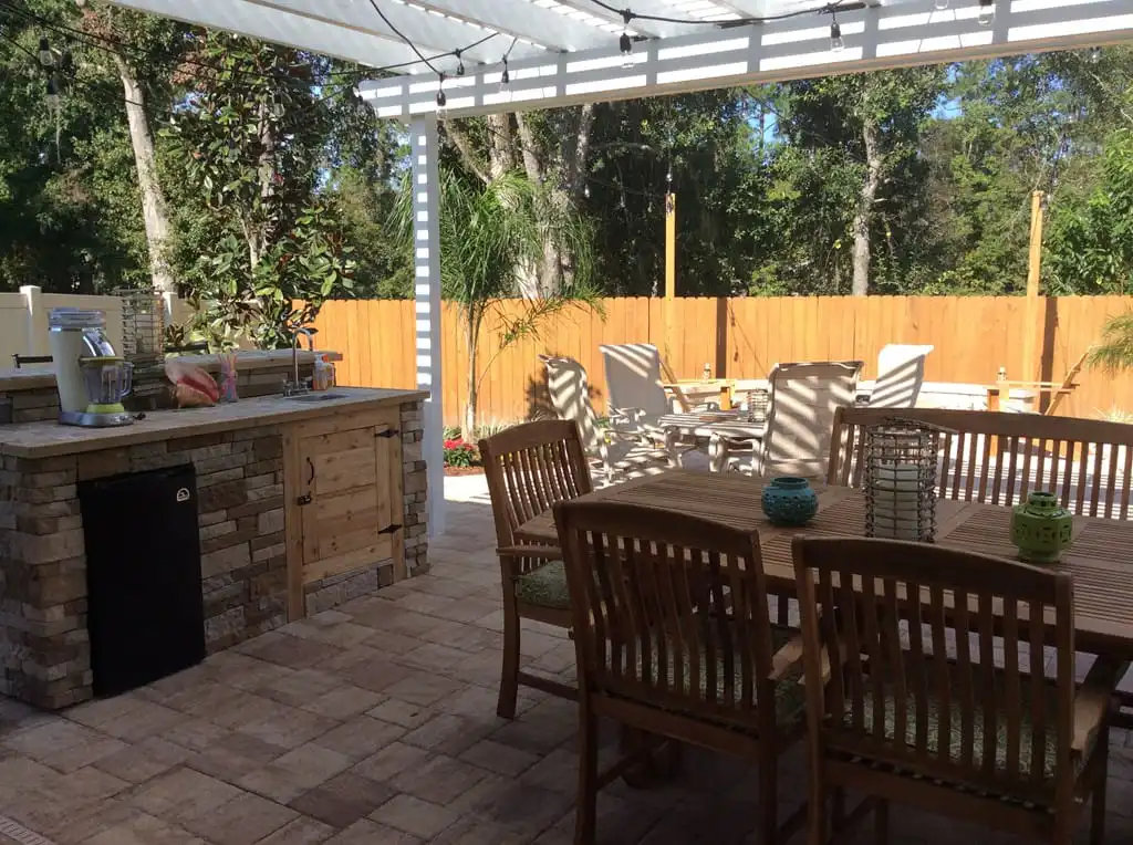 20-Summer-kitchen-and-eating-area.jpg