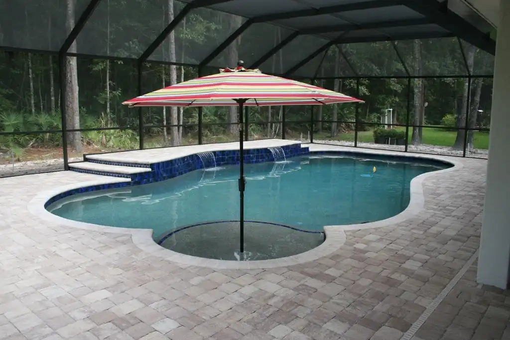 31-Pool-with-sun-shelf-and-umbrella-holder.jpg