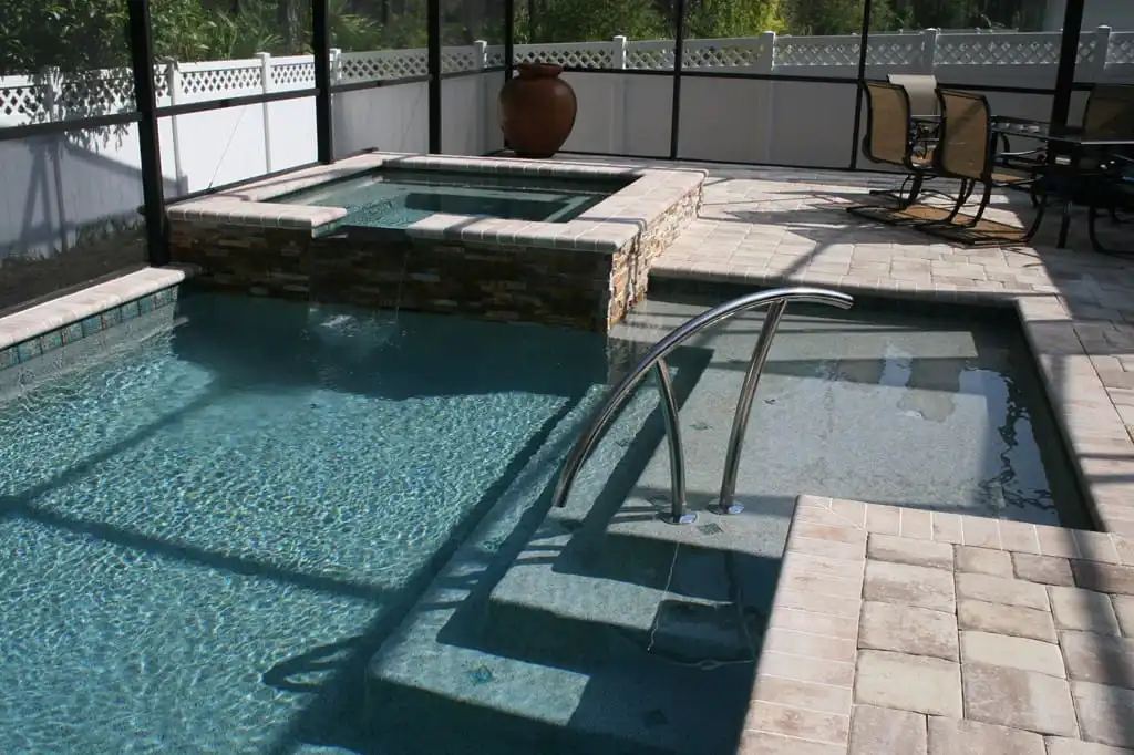 32-pool-with-spa-and-sunshelf.jpg