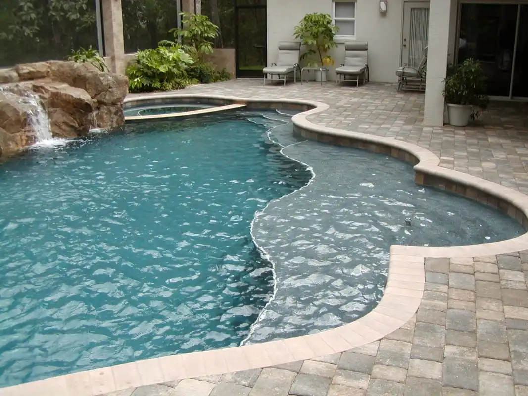 35-Large-sun-shelf-in-free-form-pool.jpg