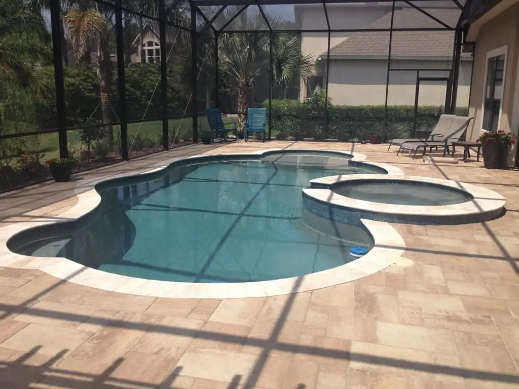 53-Pool-with-spa-bench-and-sun-shelf.jpg
