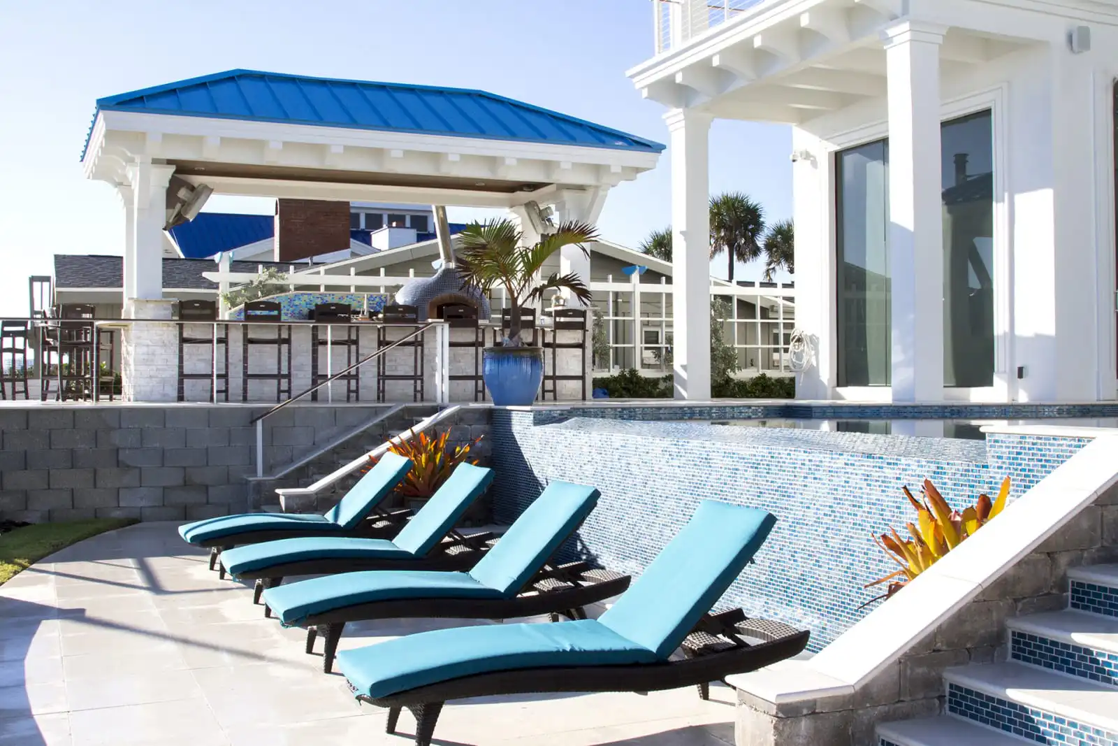 Lounge-chairs-and-cabana-at-inifinity-edge.jpg