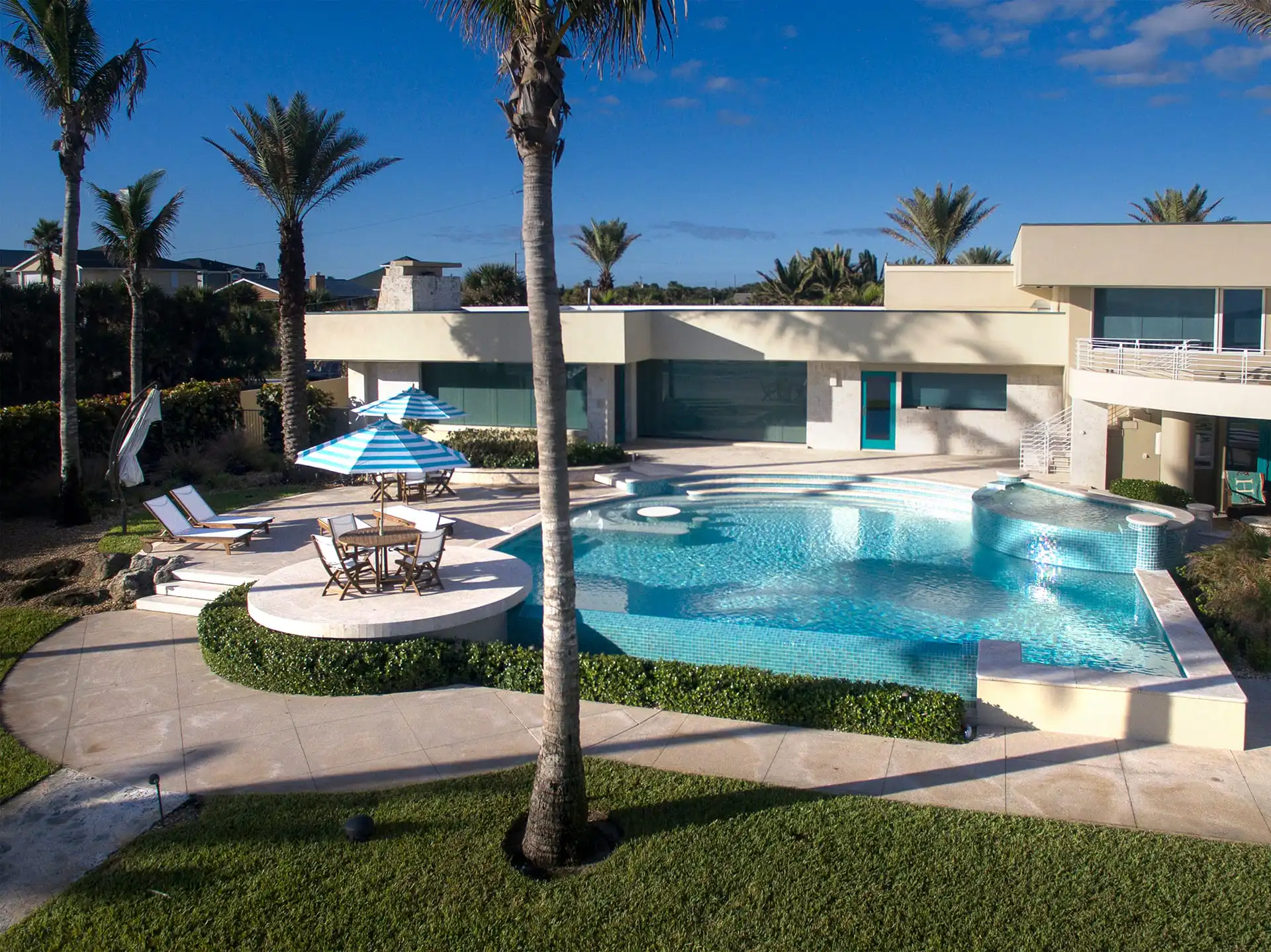 Oceanfront-infinity-edge-pool-with-spa.jpg