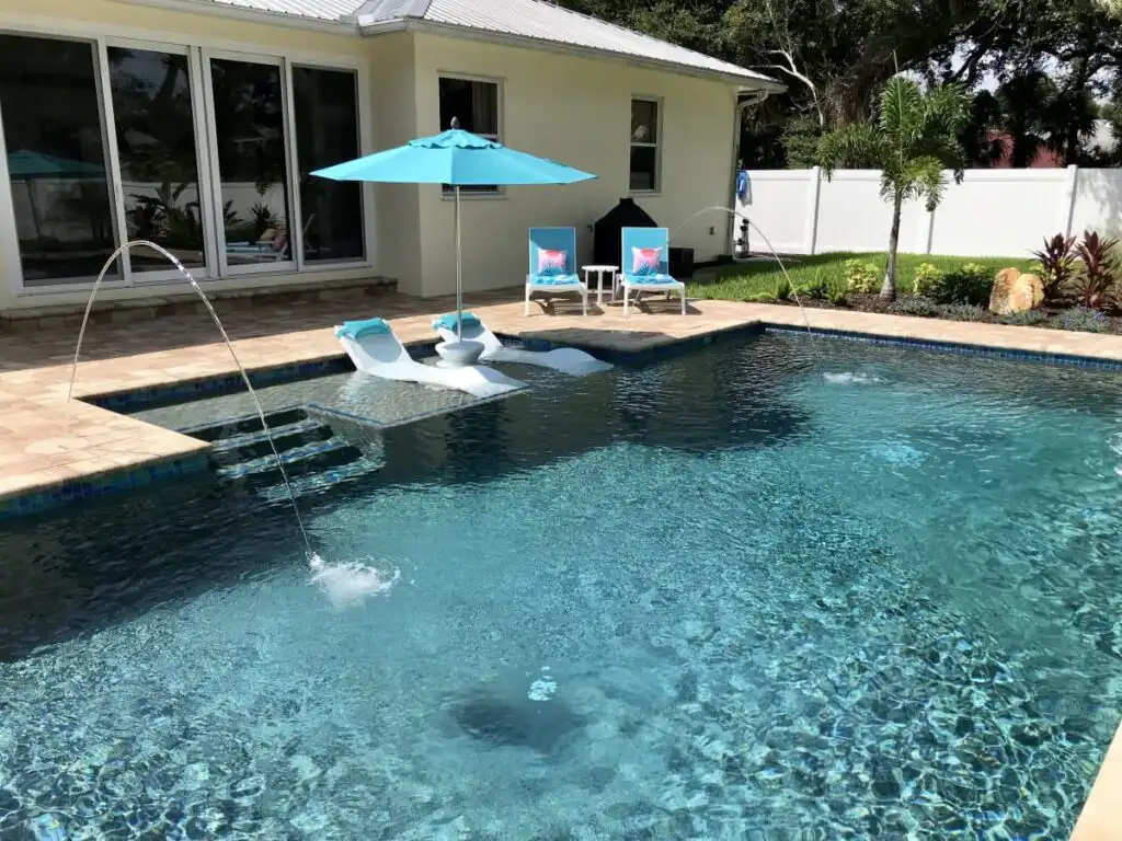Sparkling-clean-water-with-our-PCC-2000-automatic-pool-cleaner.jpg