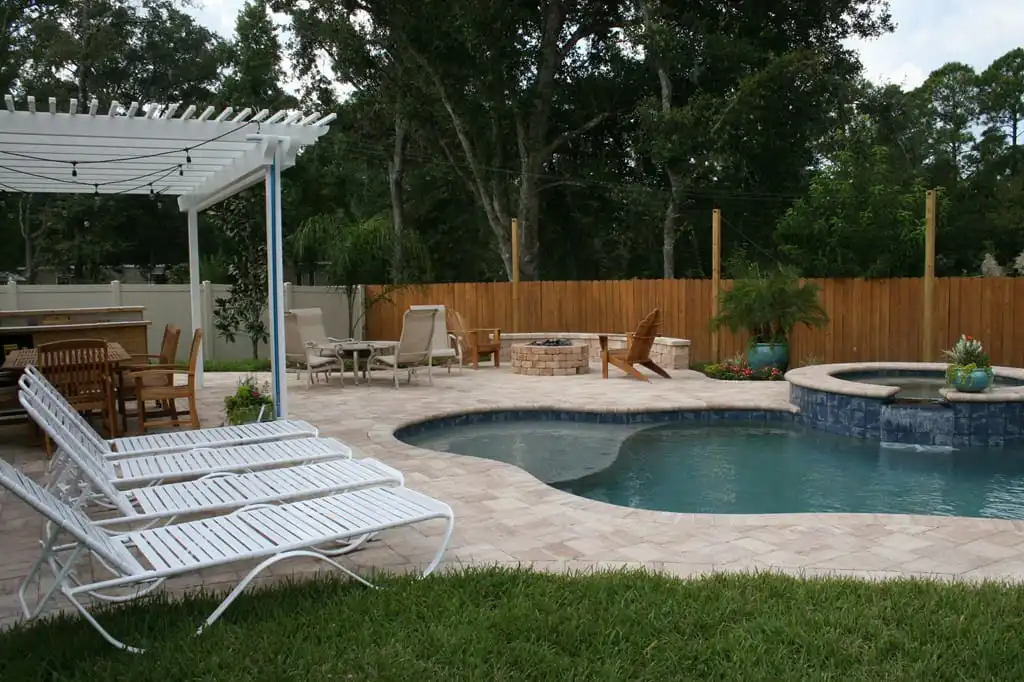 free_form_pool_with_aluminum_trellis.jpg