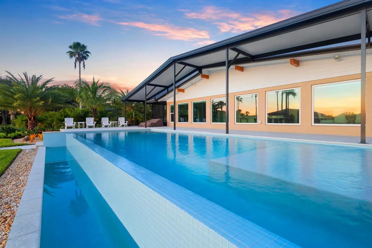 Perimeter Overflow custom pool by All Aqua Pools